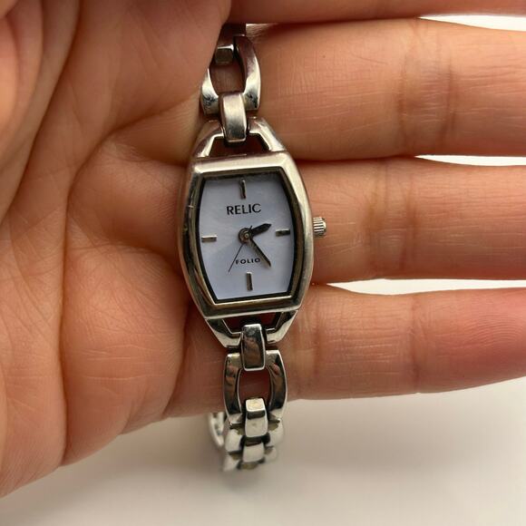Relic Silver Tone Stainless Steel Women’s Watch Working New Battery - Picture 6 of 8